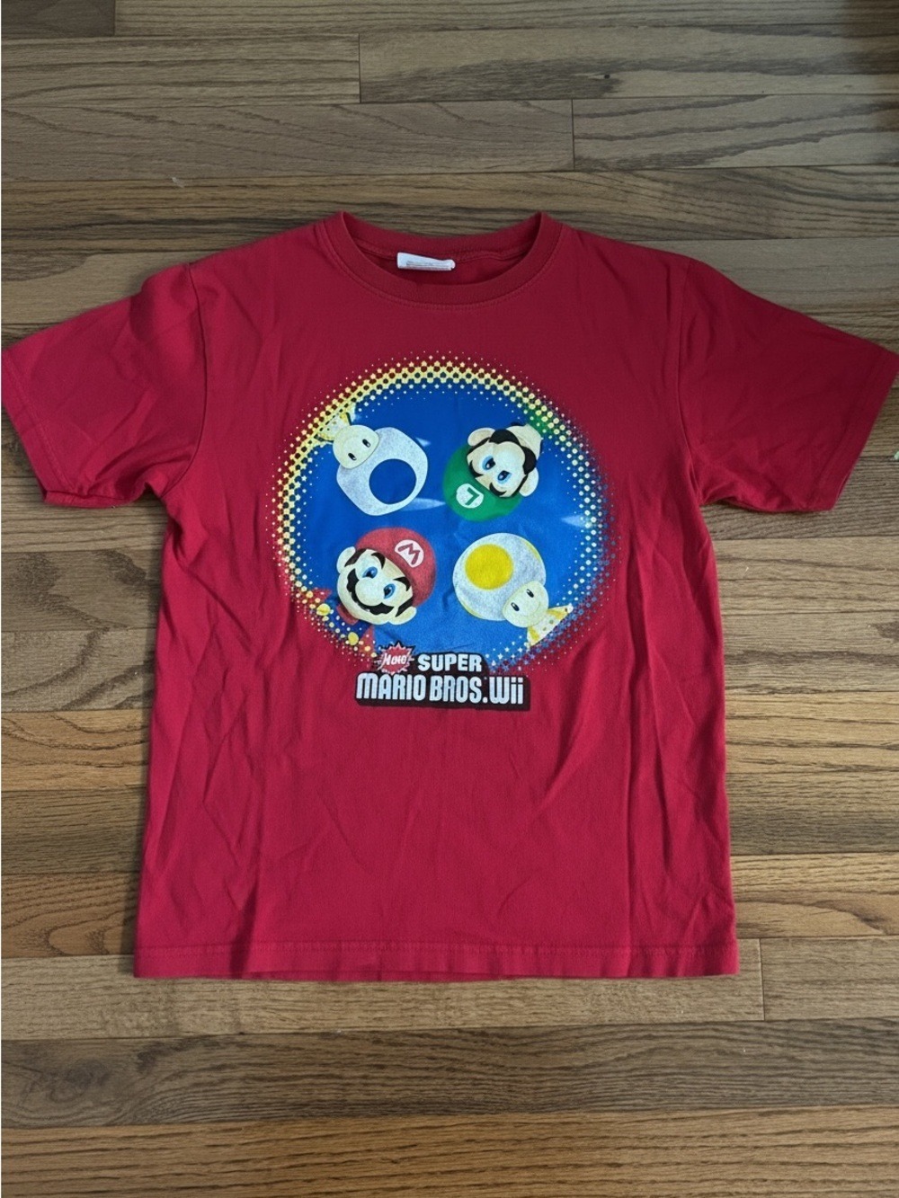 Nintendo New Super Mario Bros Wii Red Graphic T-Shirt Youth Small